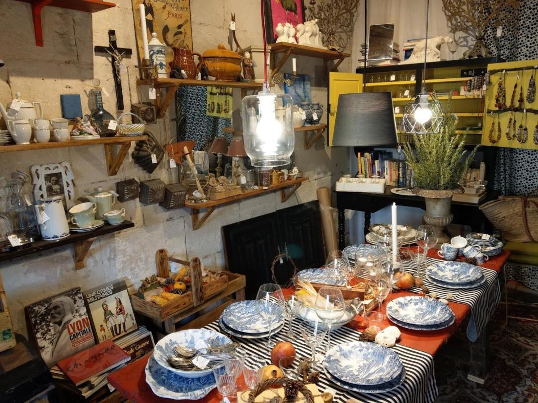 Maison D'Hotes "Les Volets Verts" Et Sa Brocante Ecueille Εξωτερικό φωτογραφία