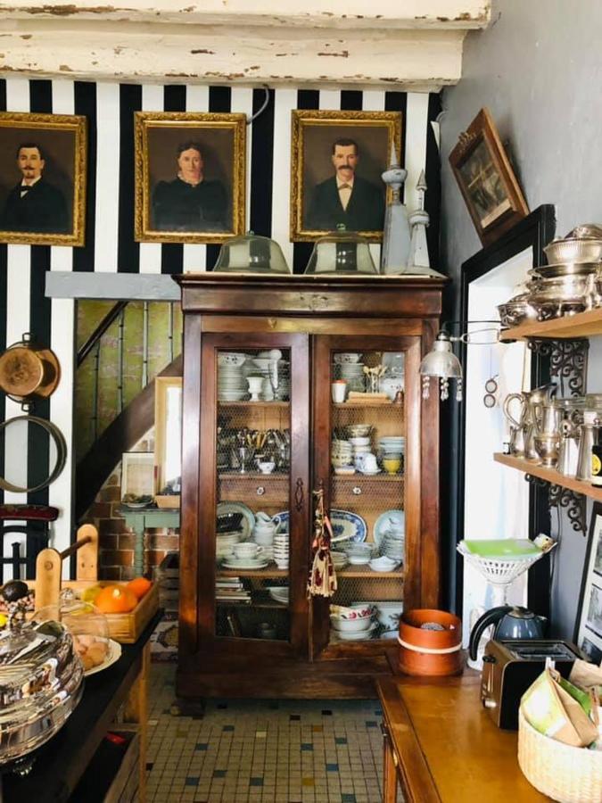 Maison D'Hotes "Les Volets Verts" Et Sa Brocante Ecueille Εξωτερικό φωτογραφία