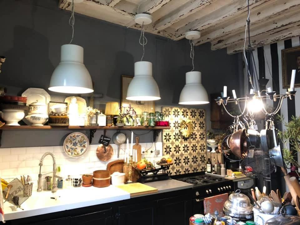 Maison D'Hotes "Les Volets Verts" Et Sa Brocante Ecueille Εξωτερικό φωτογραφία