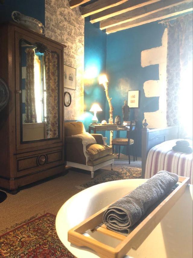 Maison D'Hotes "Les Volets Verts" Et Sa Brocante Ecueille Εξωτερικό φωτογραφία