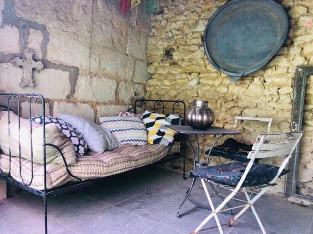 Maison D'Hotes "Les Volets Verts" Et Sa Brocante Ecueille Εξωτερικό φωτογραφία