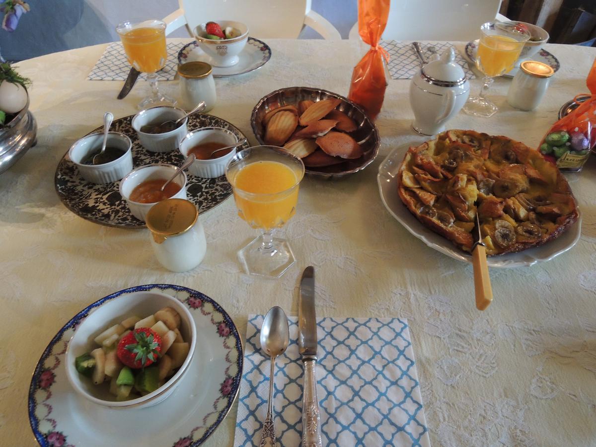 Maison D'Hotes "Les Volets Verts" Et Sa Brocante Ecueille Εξωτερικό φωτογραφία