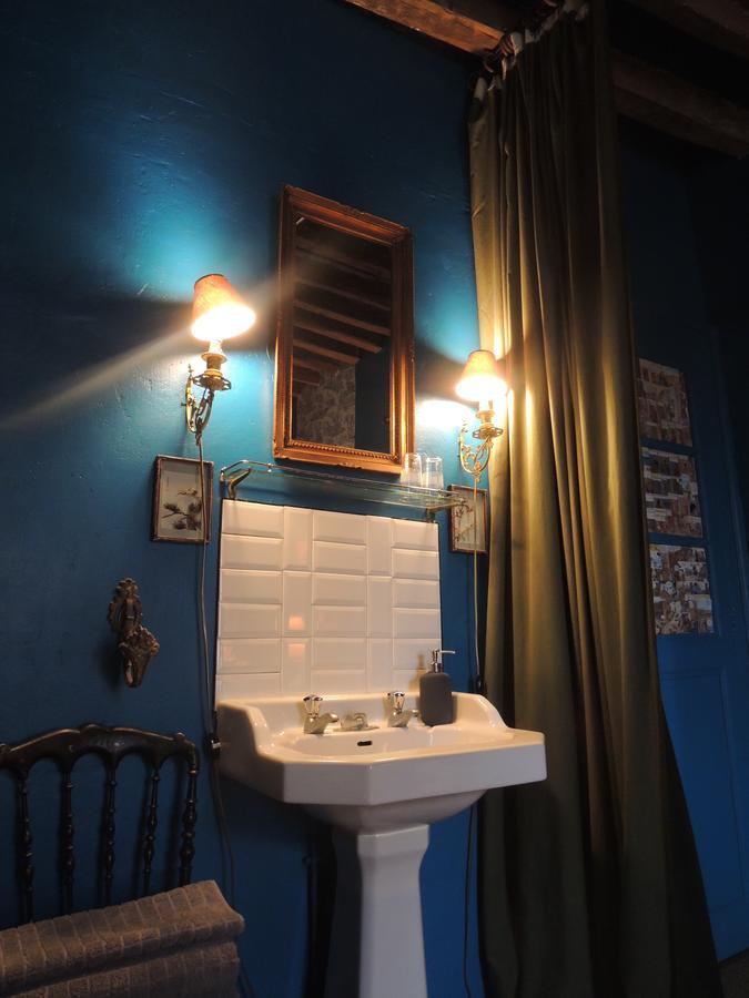 Maison D'Hotes "Les Volets Verts" Et Sa Brocante Ecueille Εξωτερικό φωτογραφία