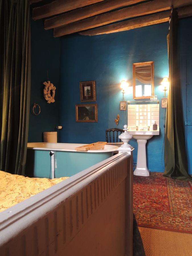 Maison D'Hotes "Les Volets Verts" Et Sa Brocante Ecueille Εξωτερικό φωτογραφία