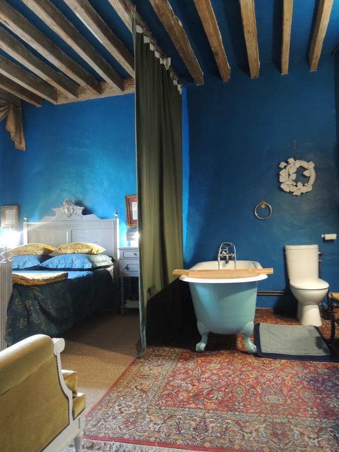 Maison D'Hotes "Les Volets Verts" Et Sa Brocante Ecueille Εξωτερικό φωτογραφία